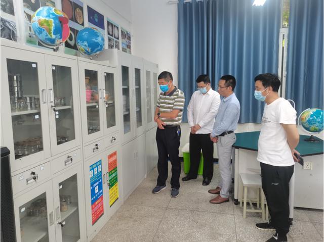 宜賓市教體局赴南溪區(qū)大觀鎮(zhèn)中心小學(xué)校調(diào)研 聚焦自然科學(xué)教育創(chuàng)新與發(fā)展